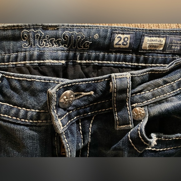 Buckle Miss Me Jeans - Picture 3 of 3